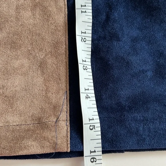Venus new without tags  patch faux suede skirt. Size M with zipper back - Picture 10 of 10